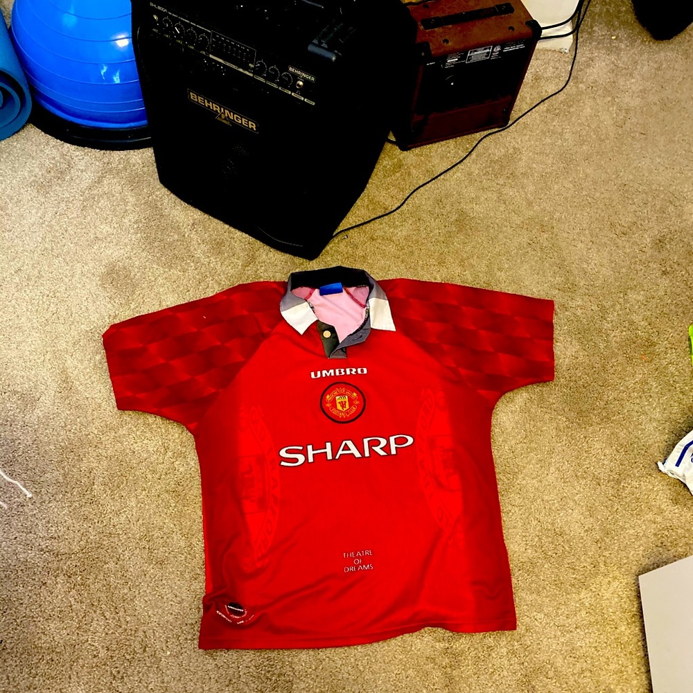 Classic and rare 1996-98 man utd Umbro home shirt